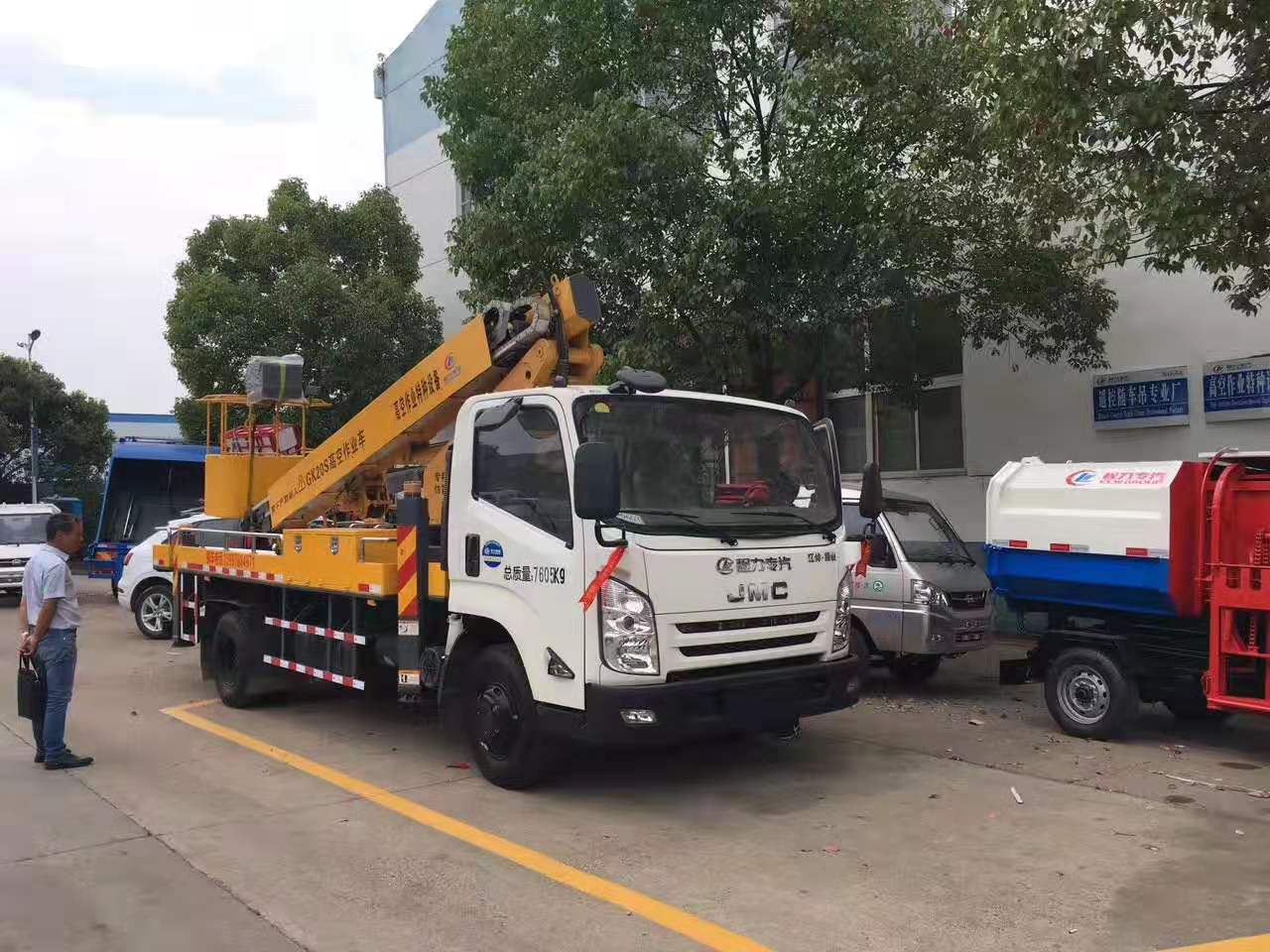 湖北程力江鈴20米高空作業(yè)車(chē)側(cè)面圖