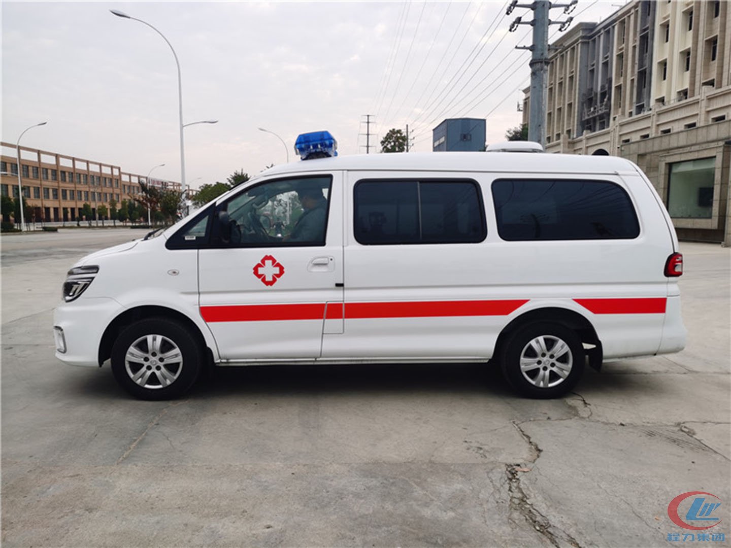 國(guó)六東風(fēng)風(fēng)行救護(hù)車(chē)