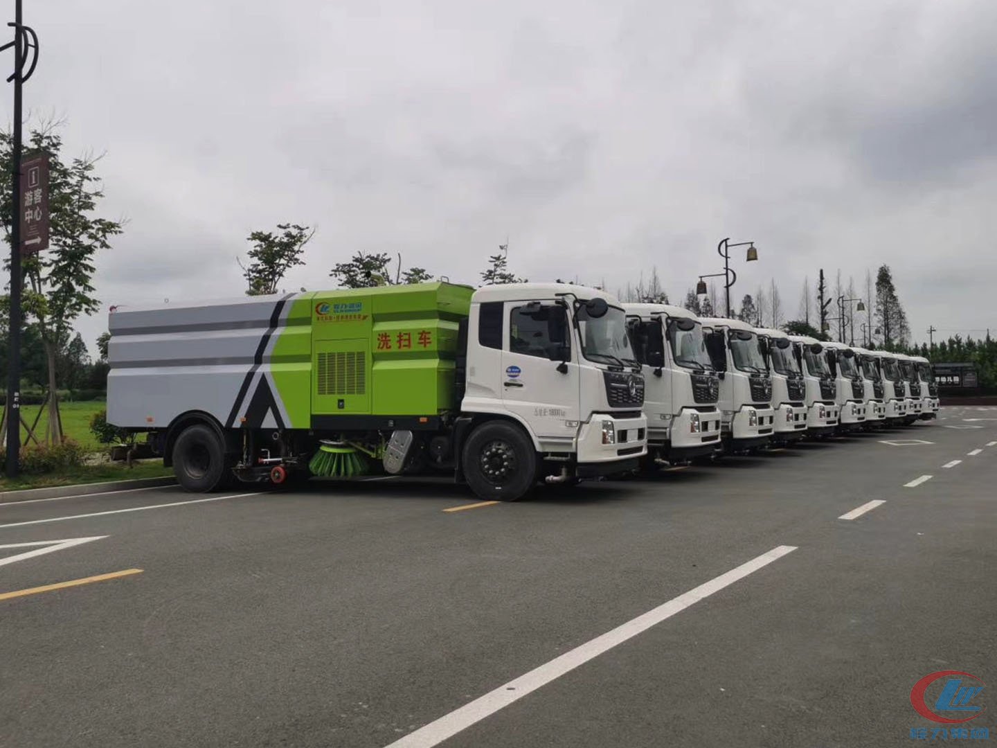 程力集團東風(fēng)天錦洗掃車批量交車