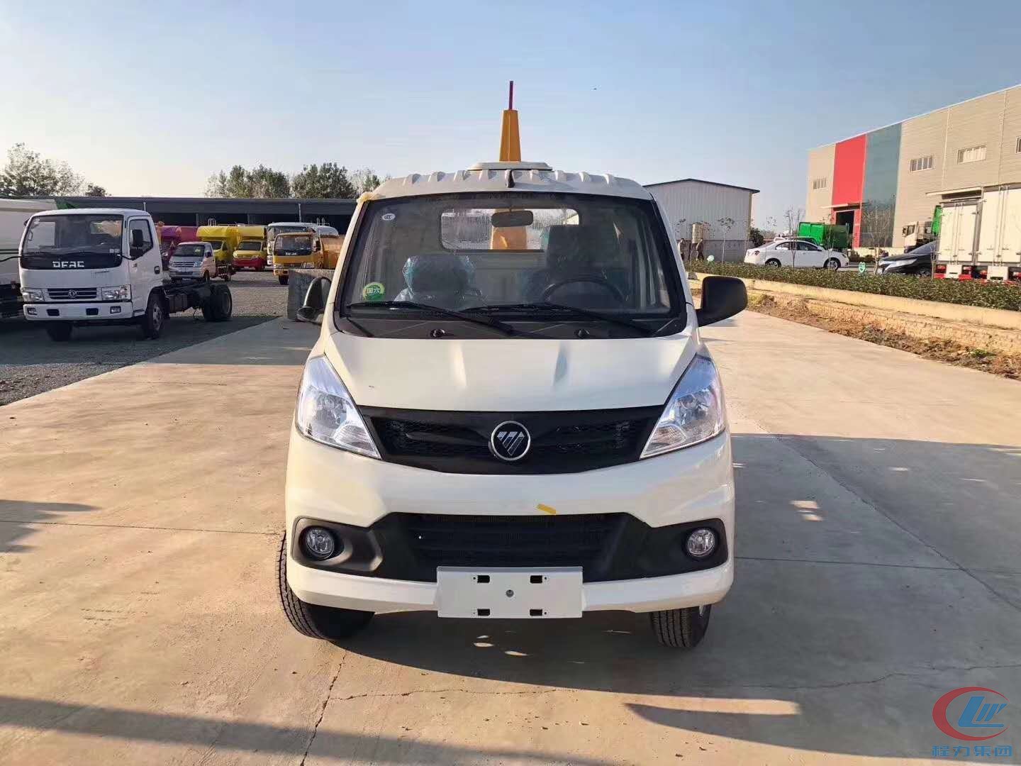 國(guó)六3方福田祥菱V勾臂式垃圾車(chē)
