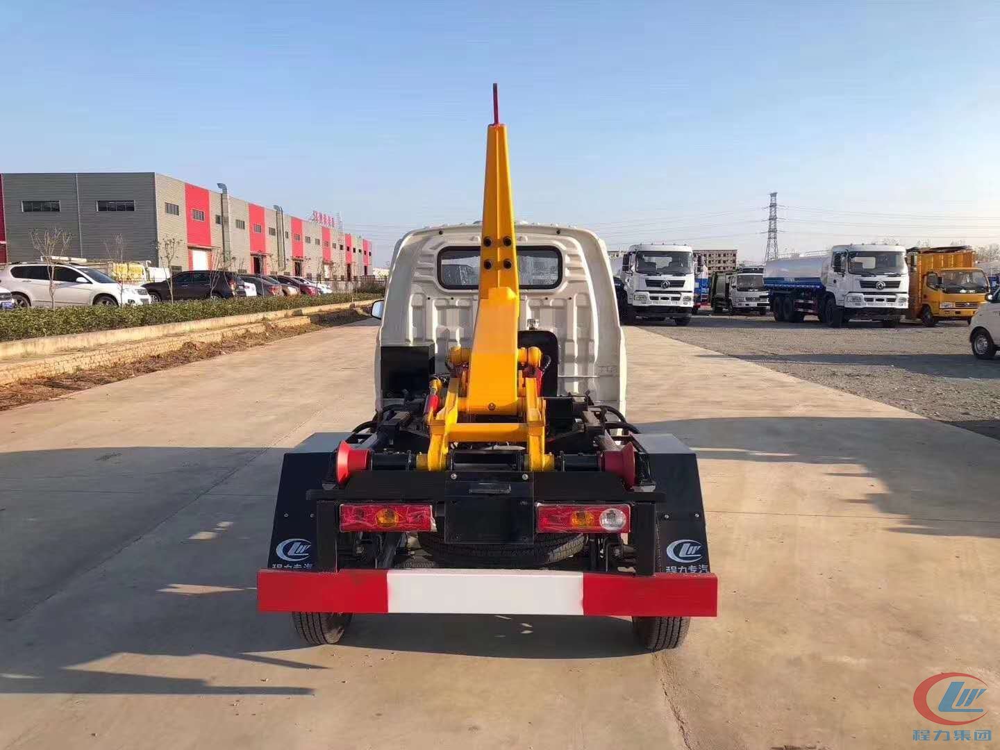 國(guó)六3方福田祥菱V勾臂式垃圾車(chē)