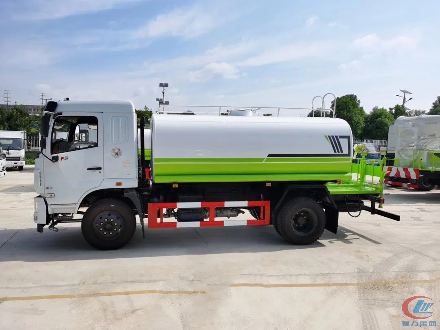 國(guó)六東風(fēng)華神F5灑水車(chē)