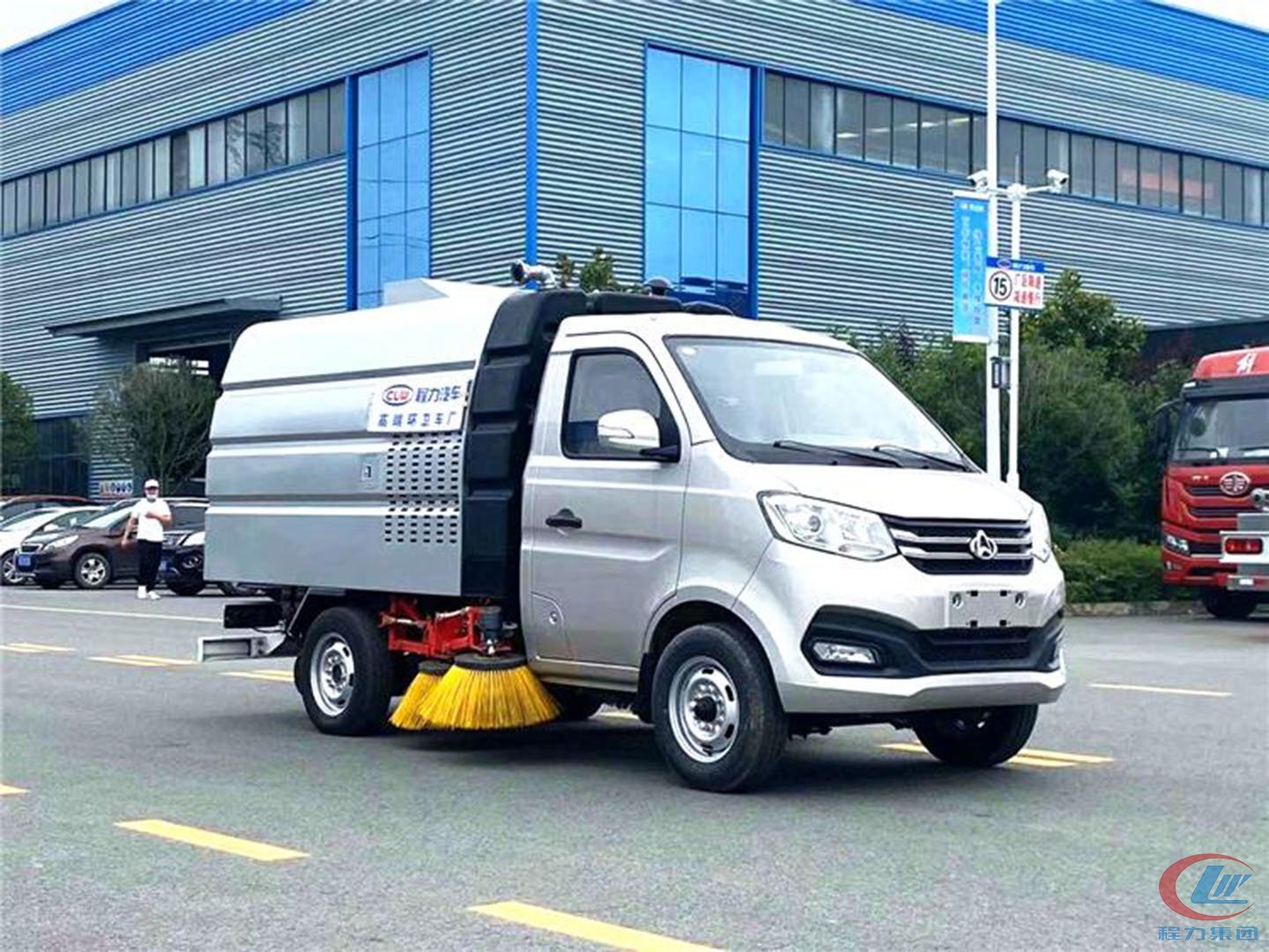 長(zhǎng)安小型汽油掃路車(chē)圖片