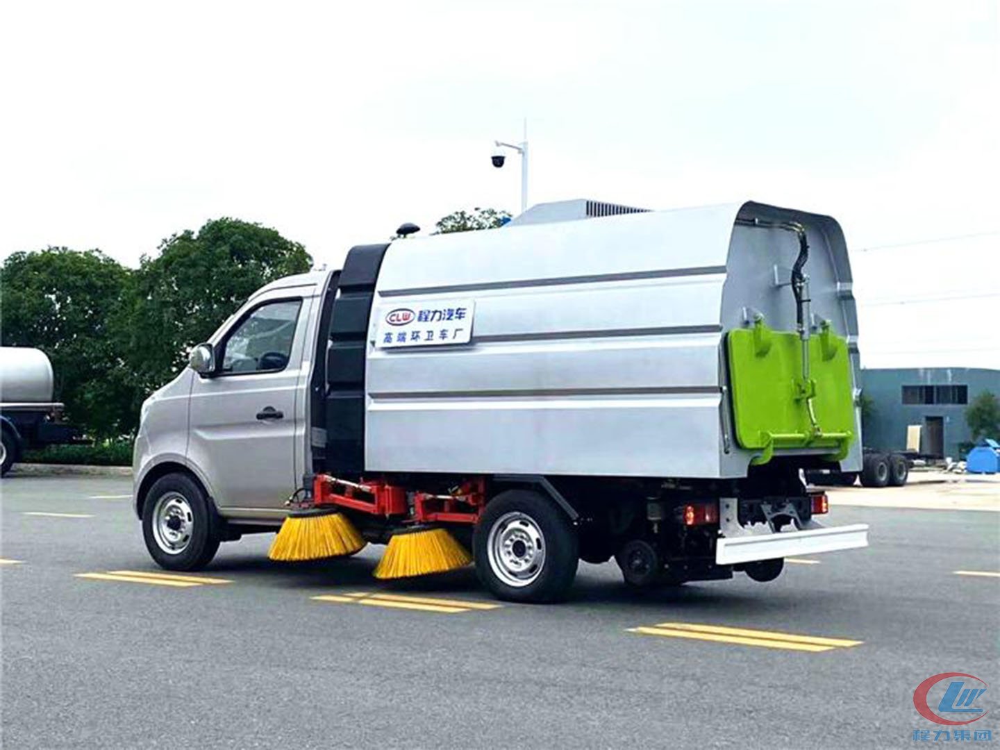 長(zhǎng)安小型汽油掃路車(chē)圖片