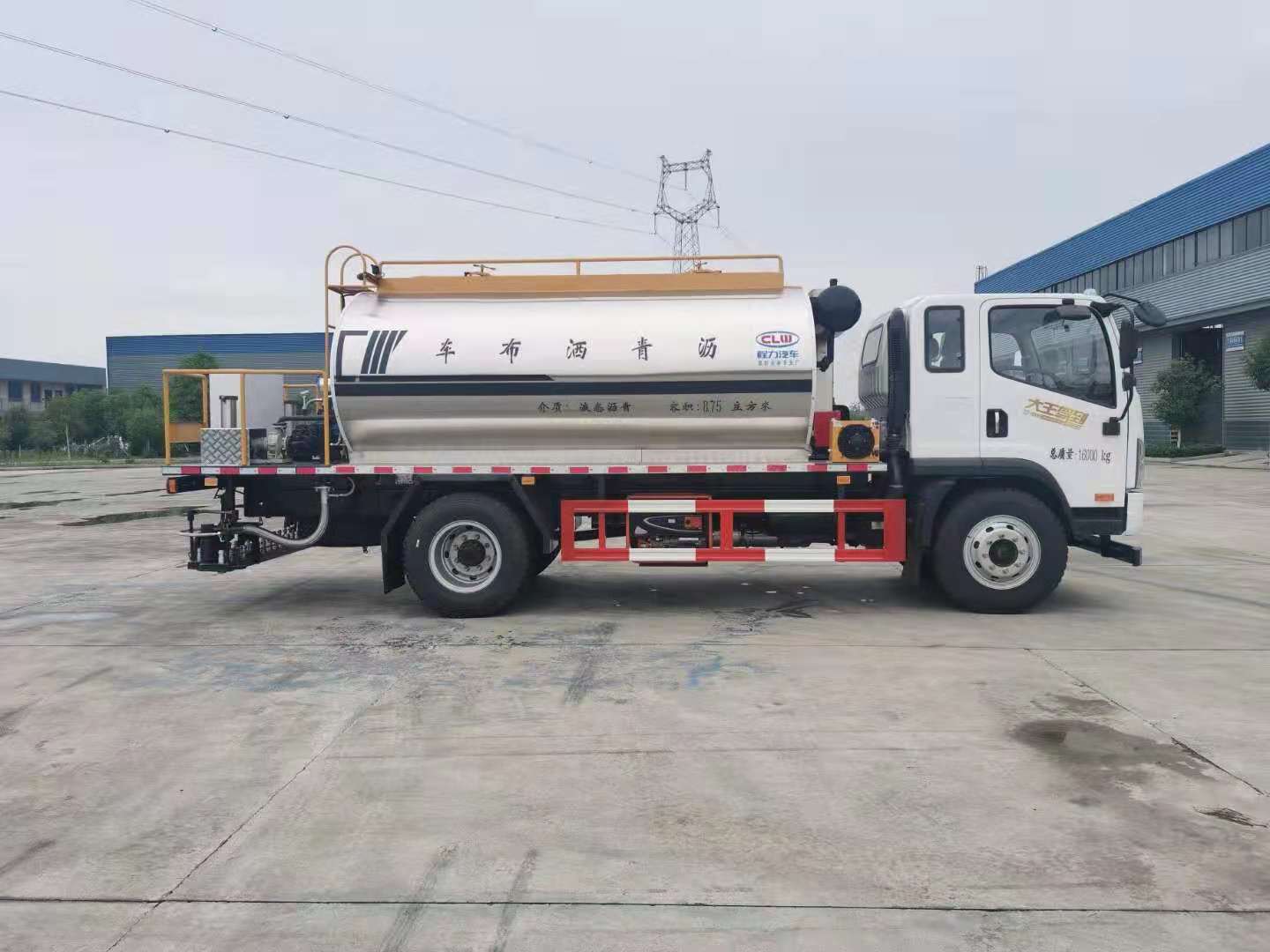 國(guó)六解放9.3立方智能型瀝青灑布車(chē)