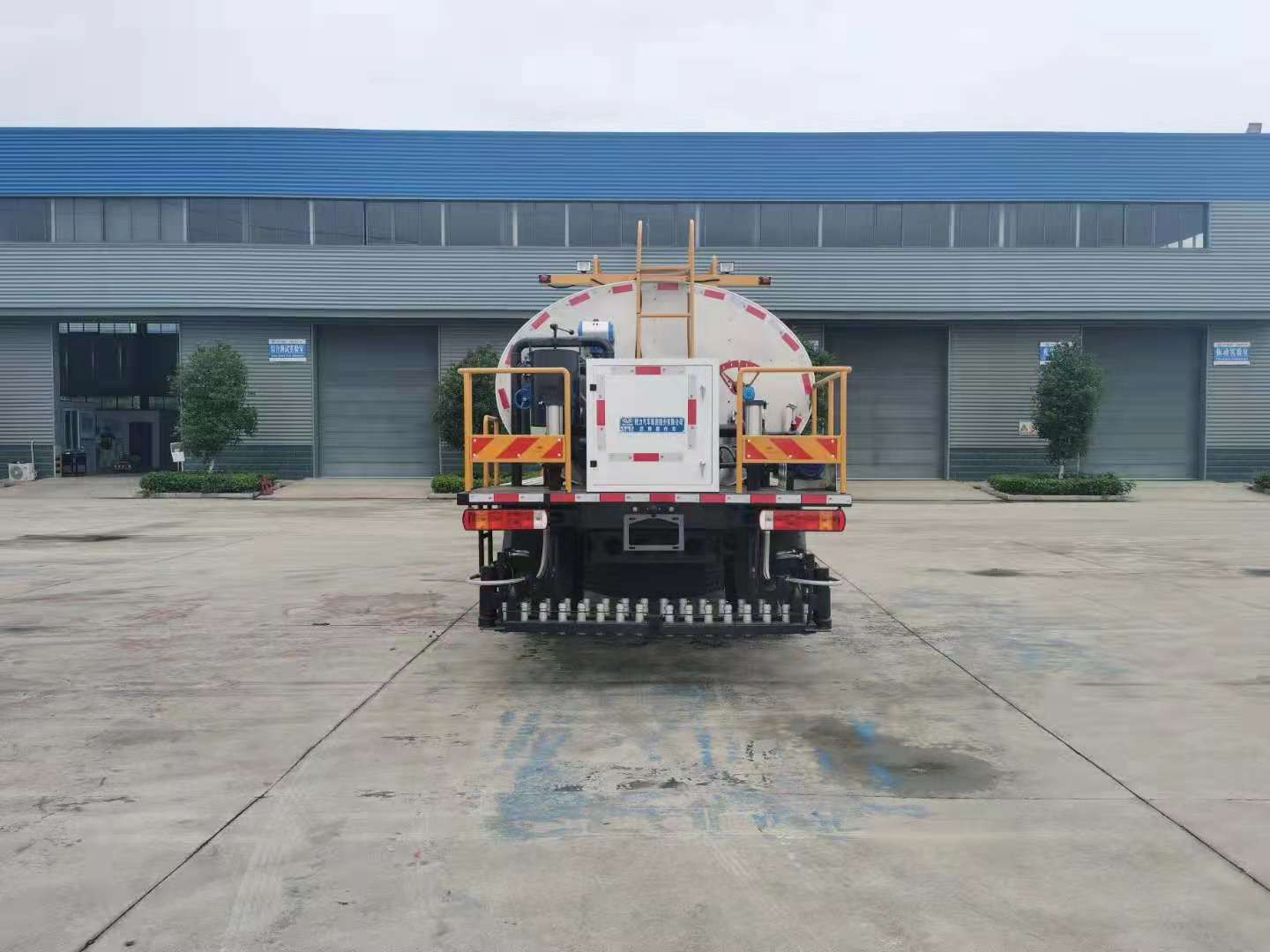 國(guó)六解放9.3立方智能型瀝青灑布車(chē)