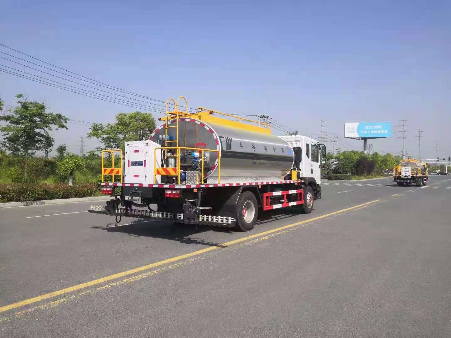 東風(fēng)D9國(guó)六10噸瀝青灑布車