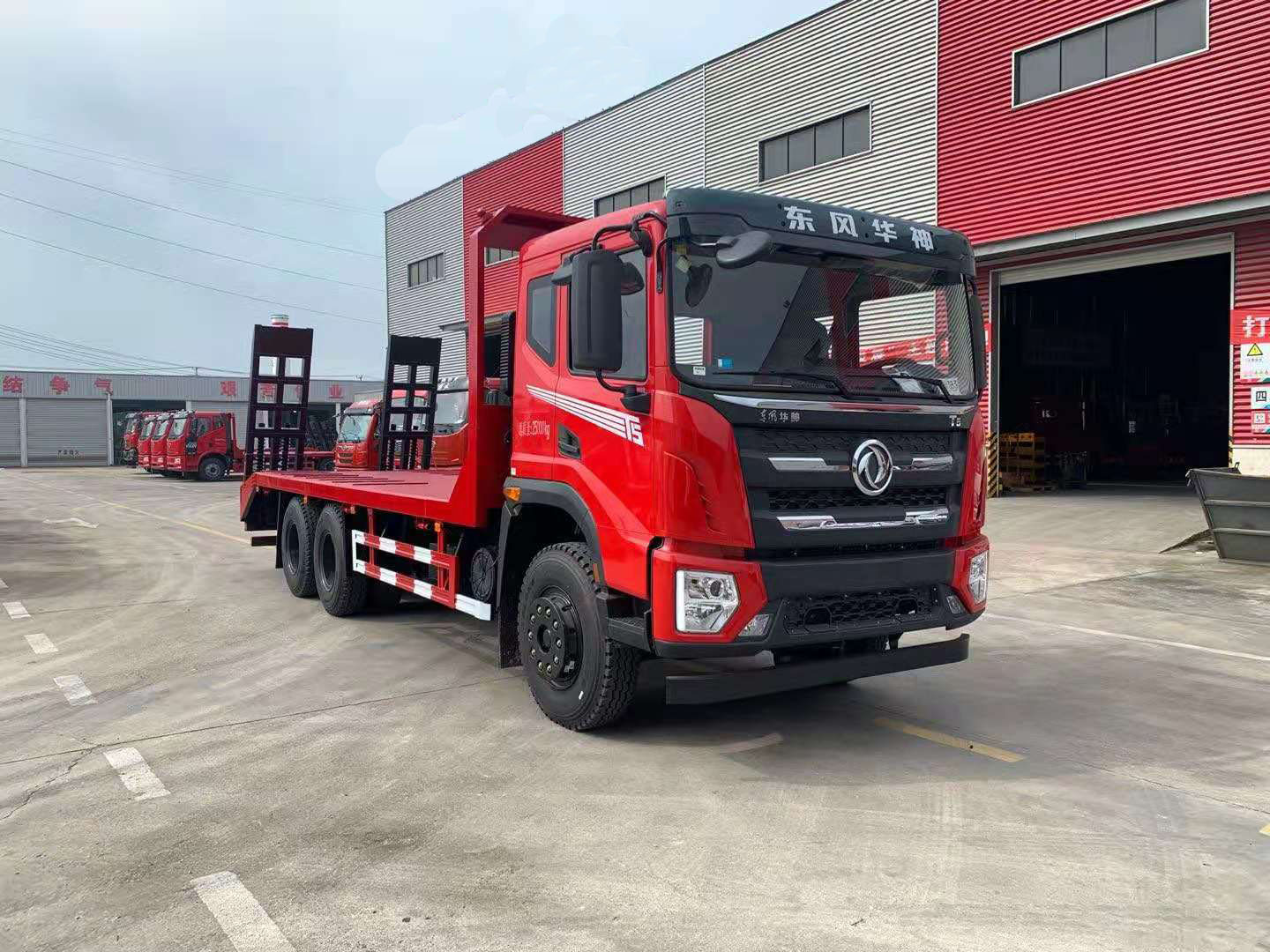國(guó)六東風(fēng)華神T5后八輪平板車(chē)圖片