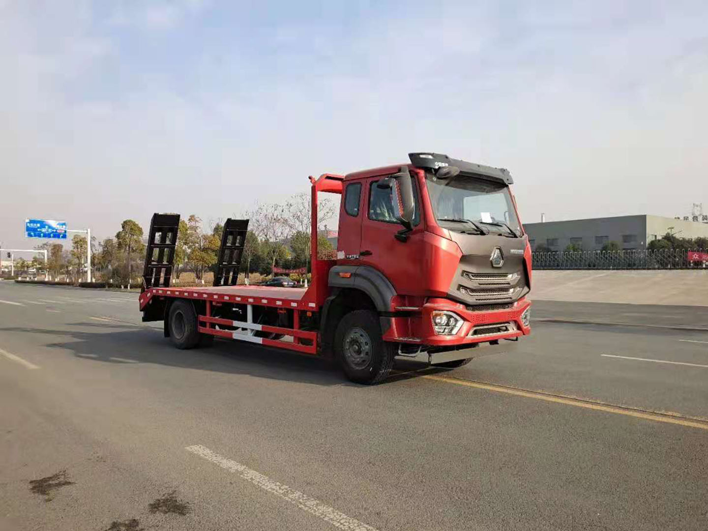 國六重汽豪沃平板運(yùn)輸車