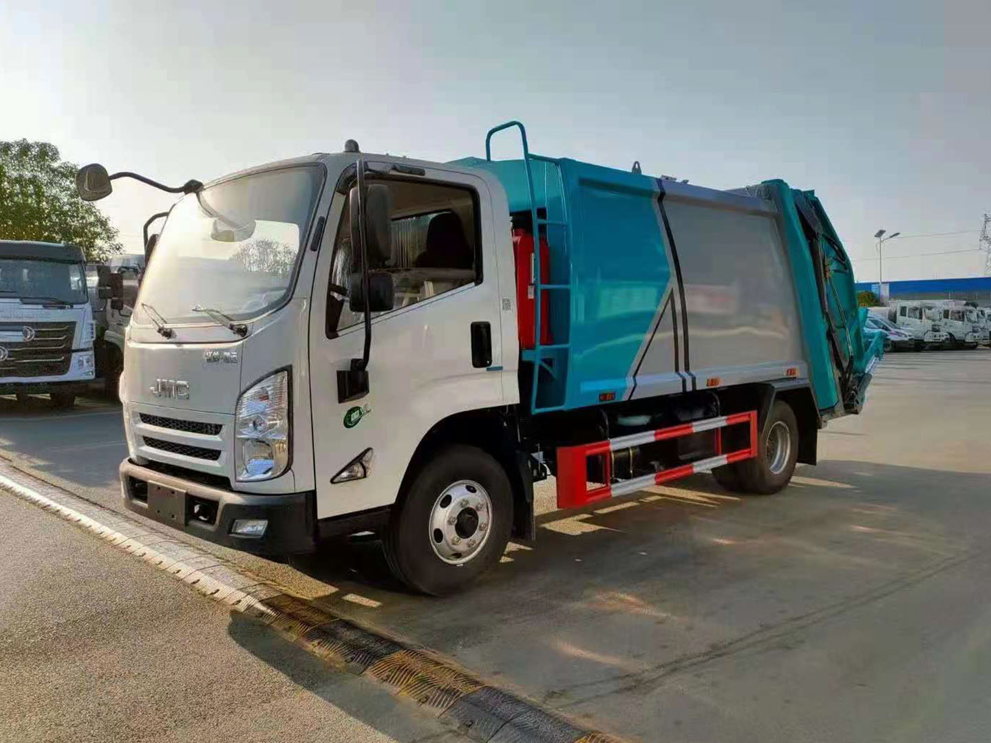 國(guó)六江鈴凱運(yùn)7立方壓縮垃圾車(chē)