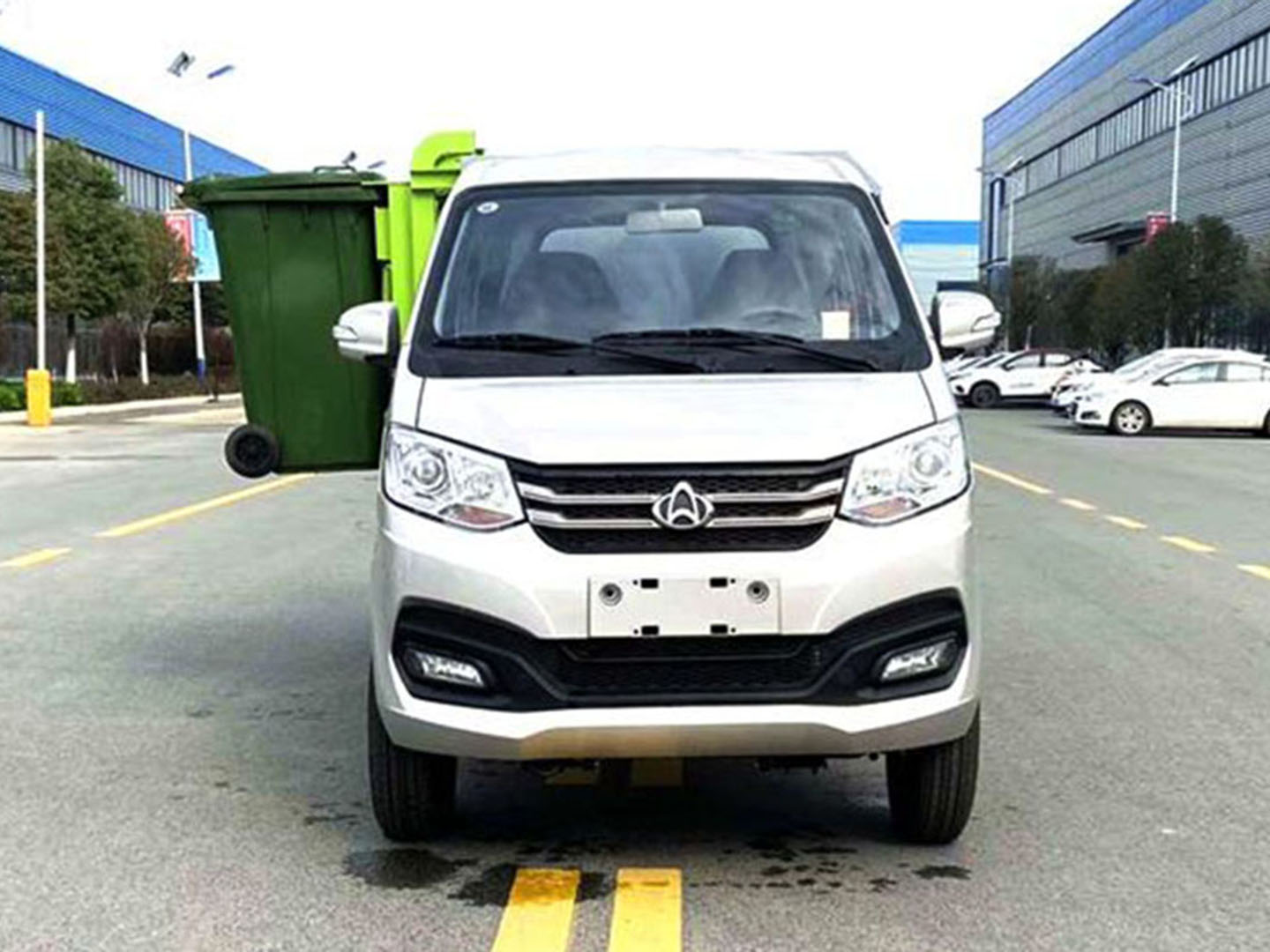 國(guó)六長(zhǎng)安高端環(huán)衛(wèi)掛桶垃圾車(chē)
