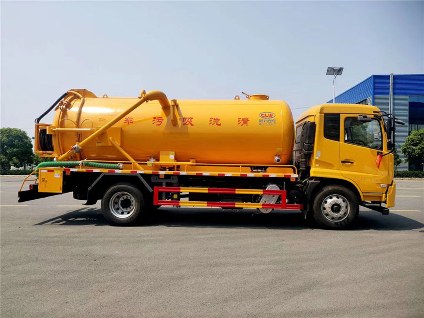 國(guó)六東風(fēng)天錦清洗吸污車(chē)