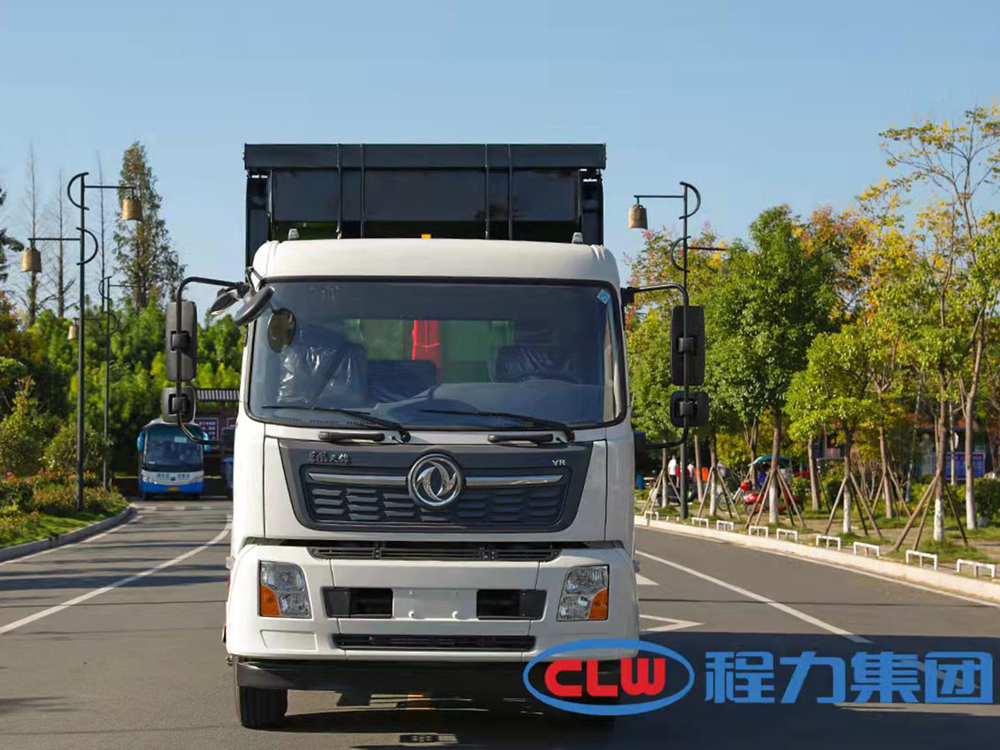 國(guó)六東風(fēng)天錦鉤臂垃圾車