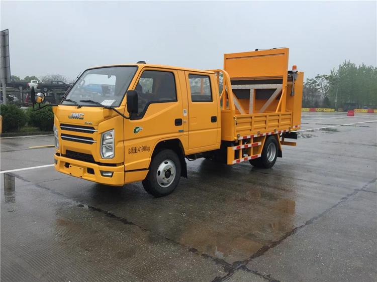 國六江鈴藍(lán)牌防撞緩沖車