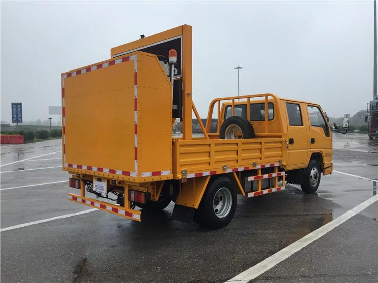 國六江鈴藍(lán)牌防撞緩沖車