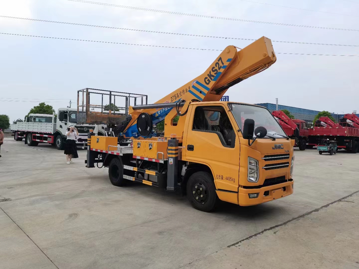 江鈴藍(lán)牌27米六節(jié)臂直臂高空作業(yè)車(chē)