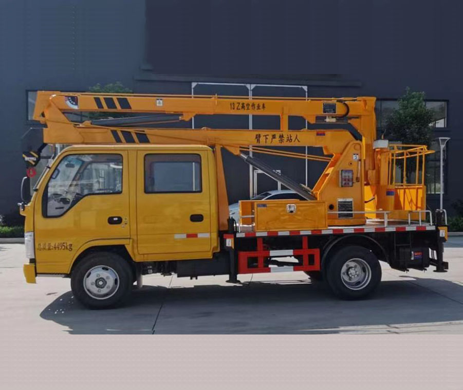 國(guó)六五十鈴13米高空作業(yè)車(chē)側(cè)面圖