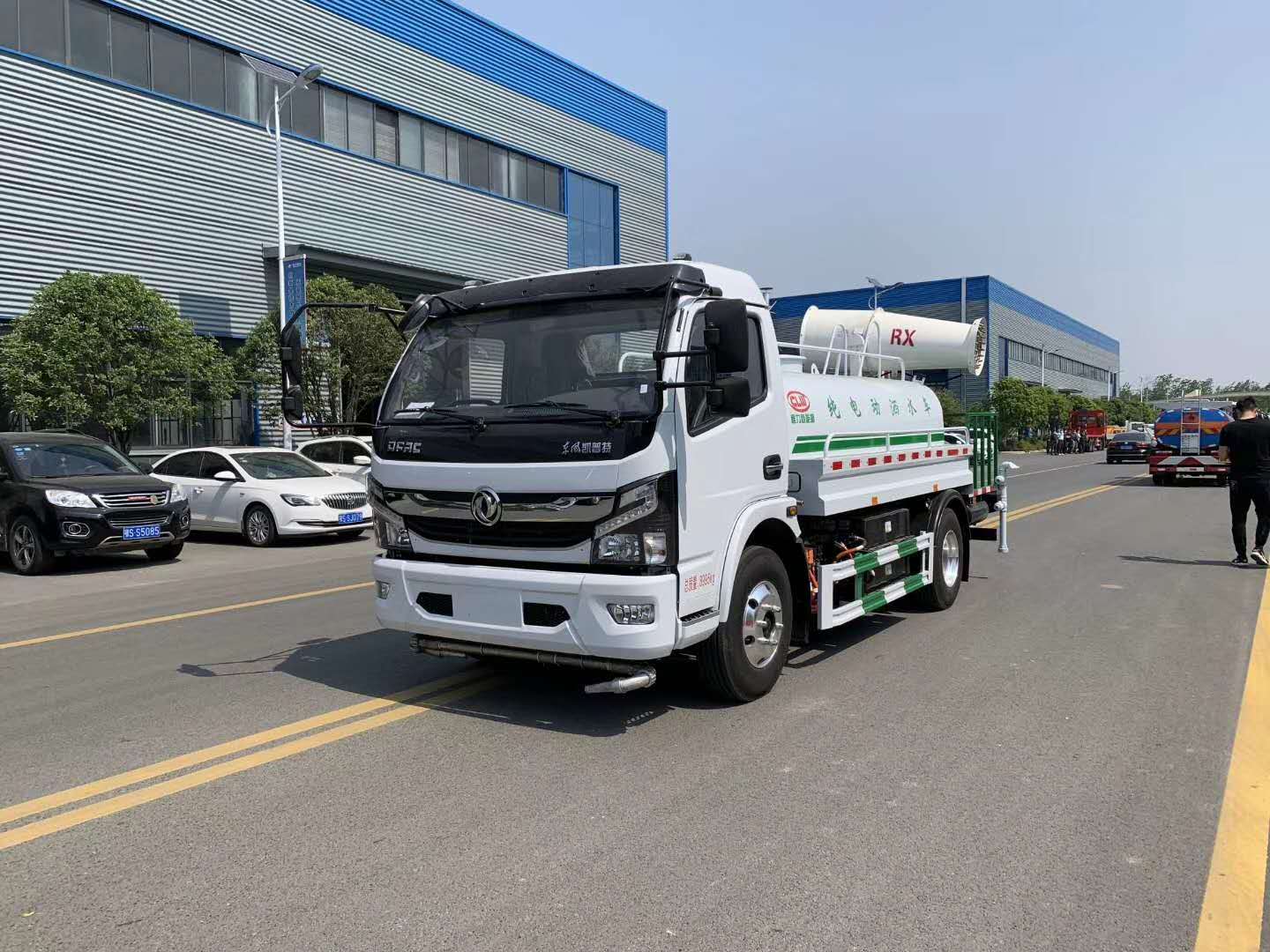 東風(fēng)凱普特新能源純電動5方灑水車