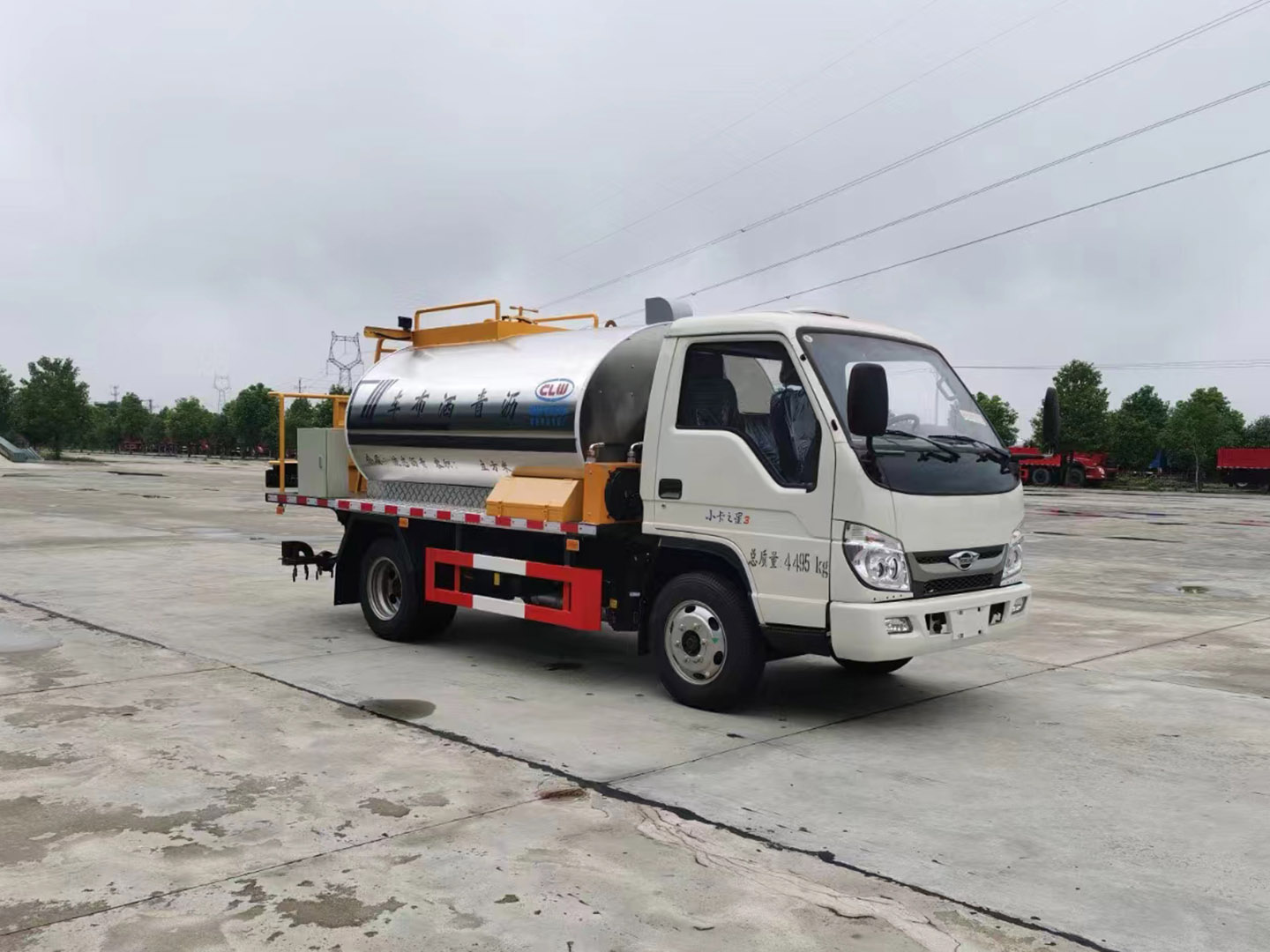 國(guó)六福田小卡3瀝青灑布車