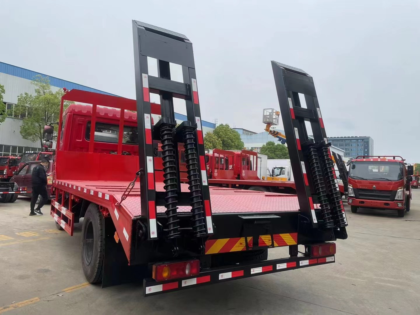國六東風(fēng)K6單橋平板運輸車