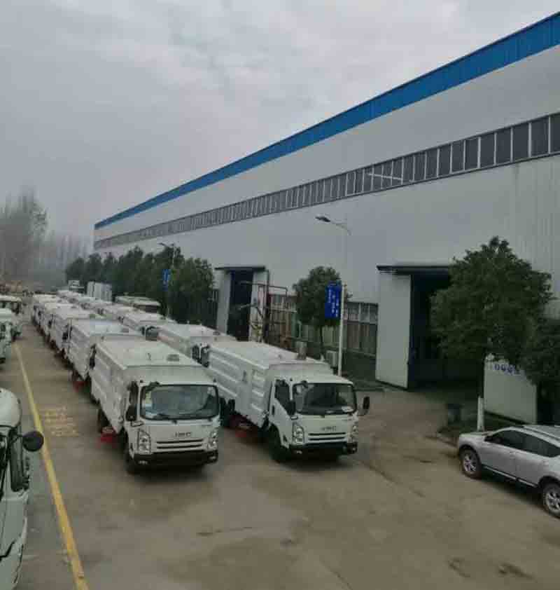 發(fā)往一線城市的17臺(tái)江鈴掃路車