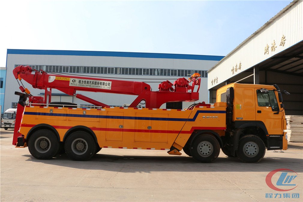 程力重汽豪沃前四后八一托一清障車(chē)側(cè)面圖