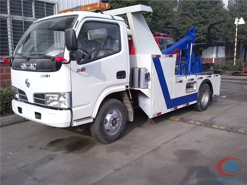 程力東風(fēng)小多利卡一拖一清障車(chē)側(cè)面圖