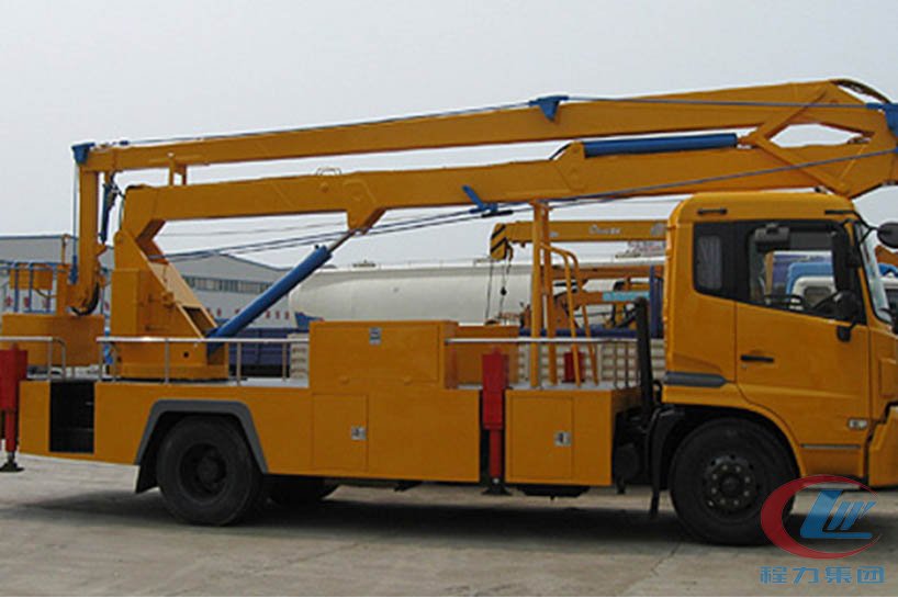 湖北程力東風(fēng)24米高空作業(yè)車(chē)側(cè)面圖