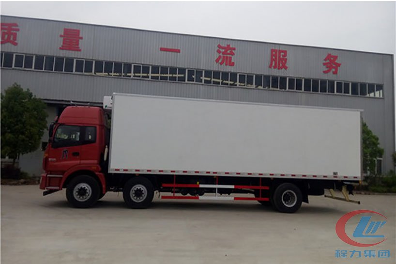 湖北程力福田歐曼小三軸冷藏車(chē)側(cè)面圖