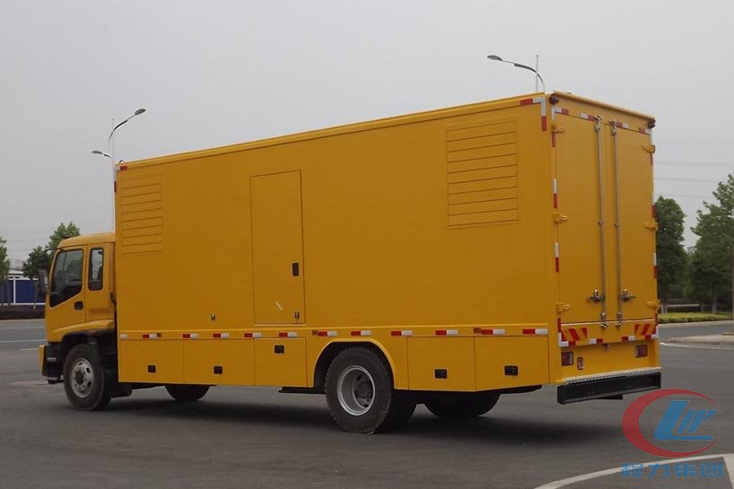 五十鈴FTR應(yīng)急發(fā)電車(chē)側(cè)面圖