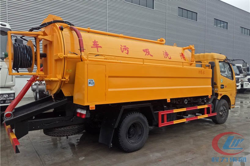 東風多利卡清洗吸污車側(cè)面圖