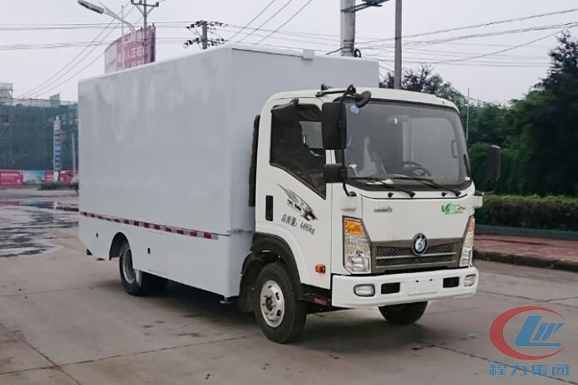 重汽王牌3.8米廂長舞臺車側面圖