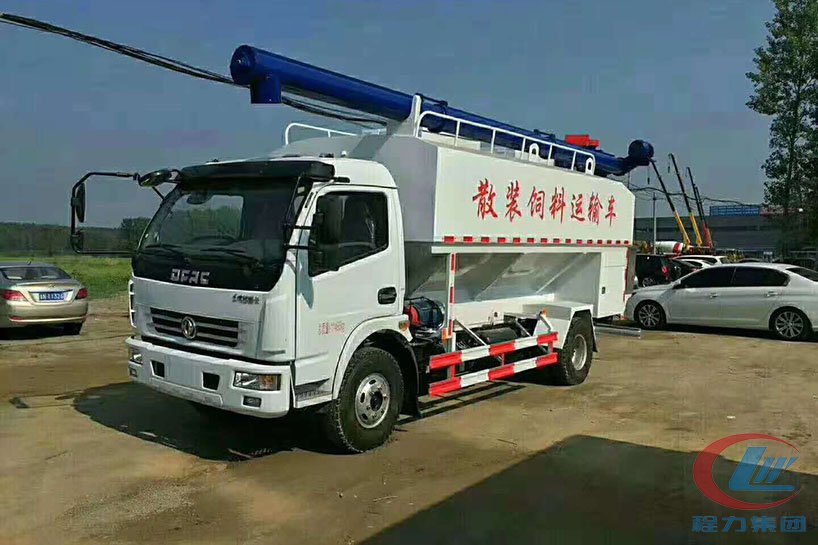 東風(fēng)福瑞卡散裝飼料車(chē)側(cè)面圖