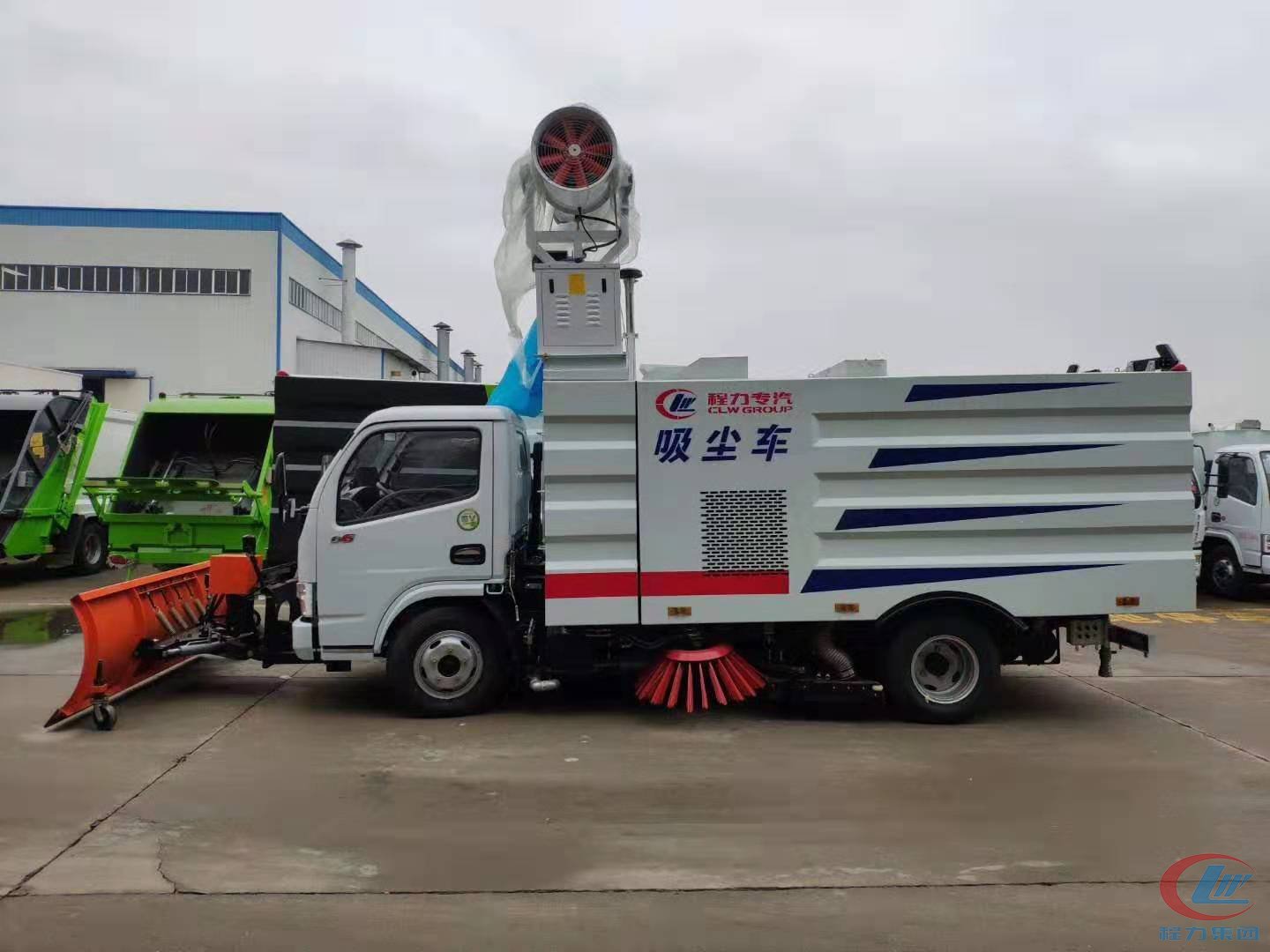 小多利卡D6吸塵車加掃刷，加除雪車，加霧炮