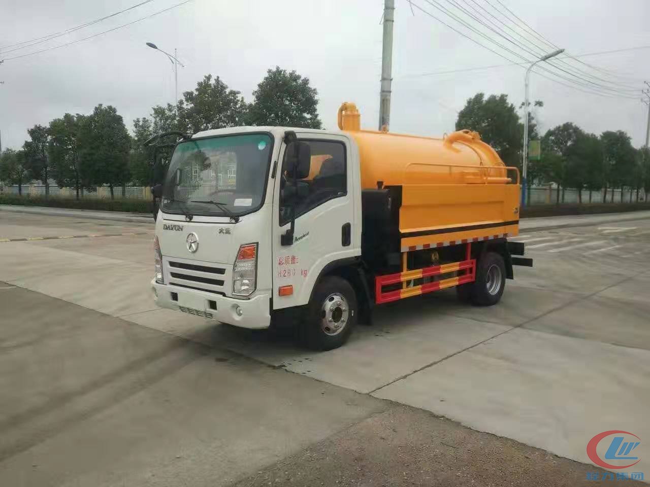 大運(yùn)奧普力國(guó)五清洗吸污車(chē)