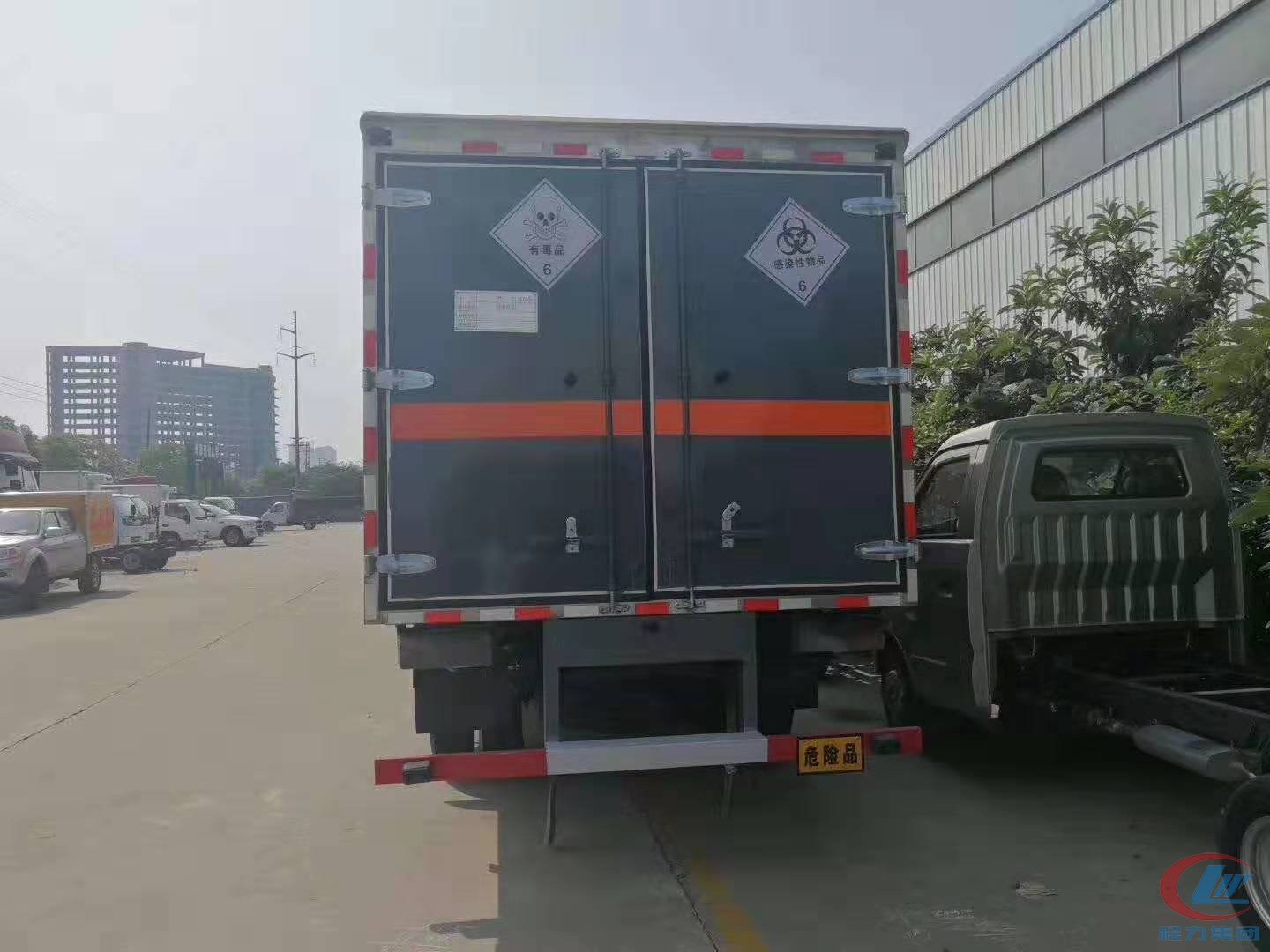 東風(fēng)多利卡危險(xiǎn)品6類運(yùn)輸車黃牌