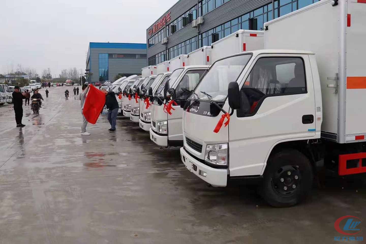 危險(xiǎn)品廂式車(chē)