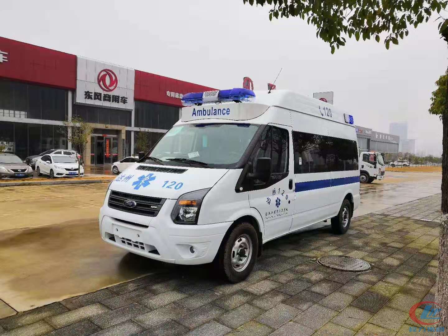湖北程力福特V348高頂監(jiān)護(hù)型救護(hù)車(chē)側(cè)面圖