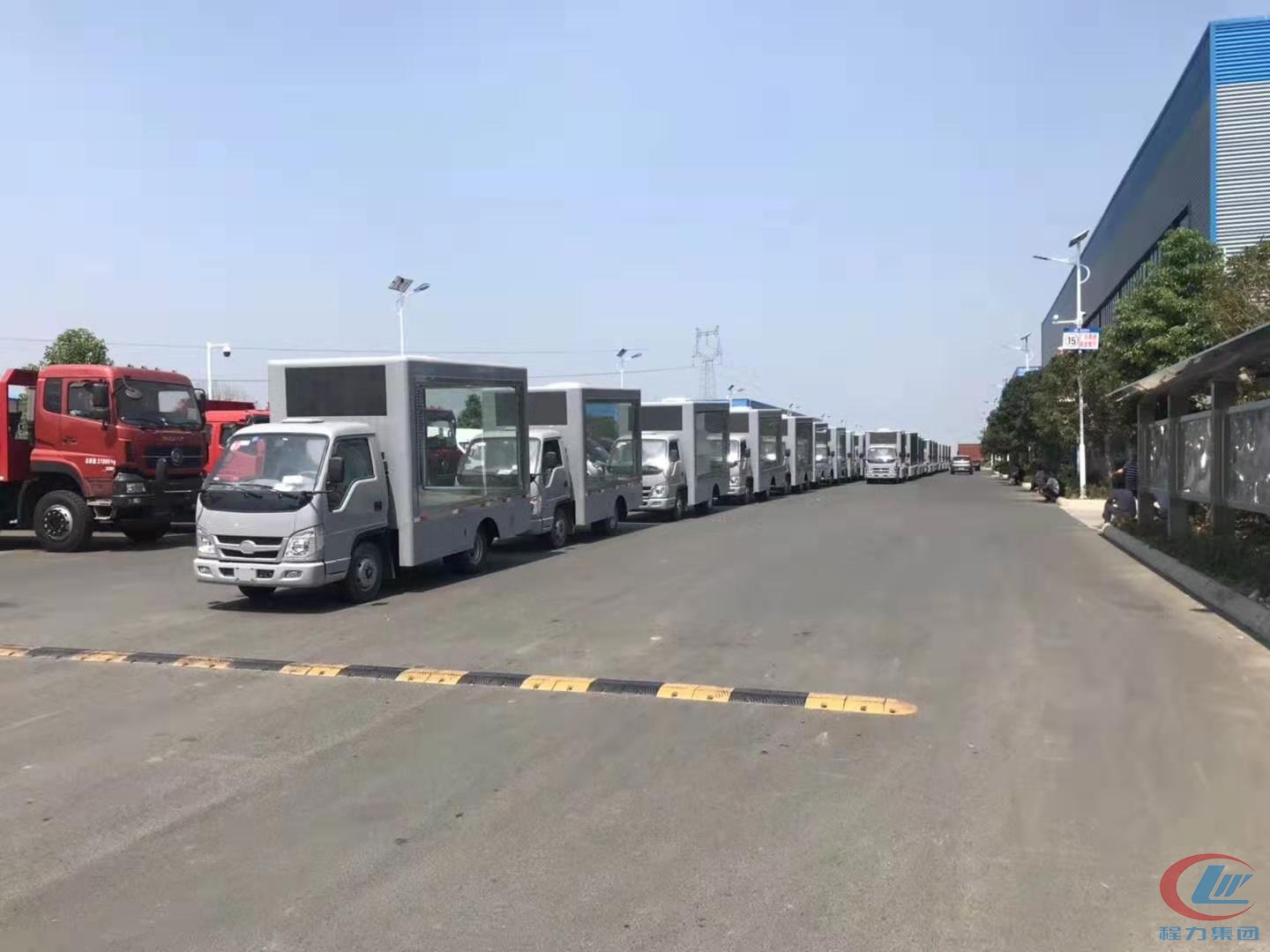 程力專(zhuān)汽廣告車(chē)出口非洲國(guó)家
